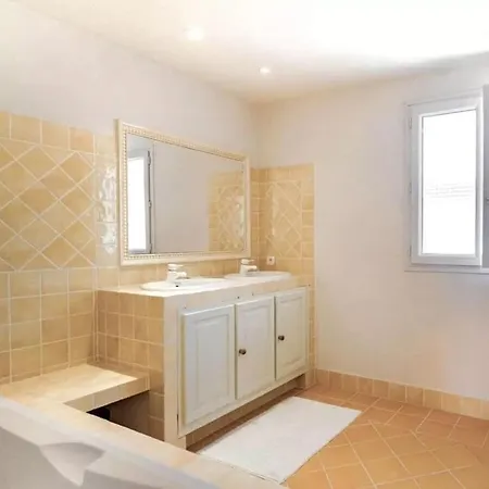 With 1 Bedroom Σπίτι διακοπών Σαιντ-Μαξίμ